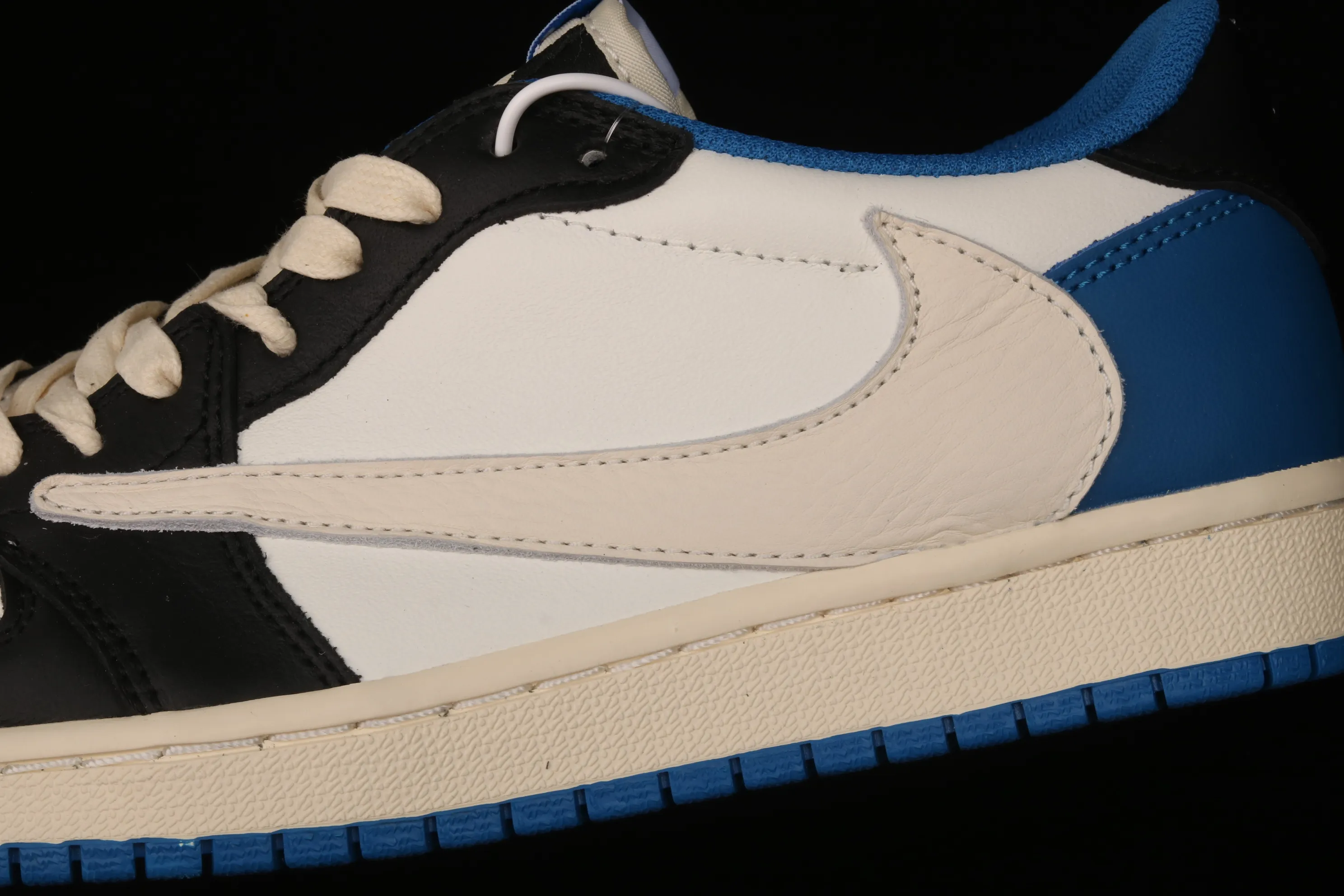 All Categories Air Jordan Jordan Series Basketball Shoes Air Jordan 1 Low L Version Travis Scott x Air Jordan 1 High OG AJ1 Lightning Undercut Low DM7866-140